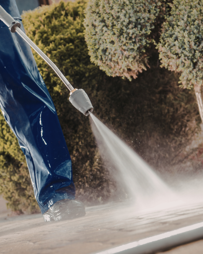 High Pressure Cleaning Queensland mould and algae removal from walls